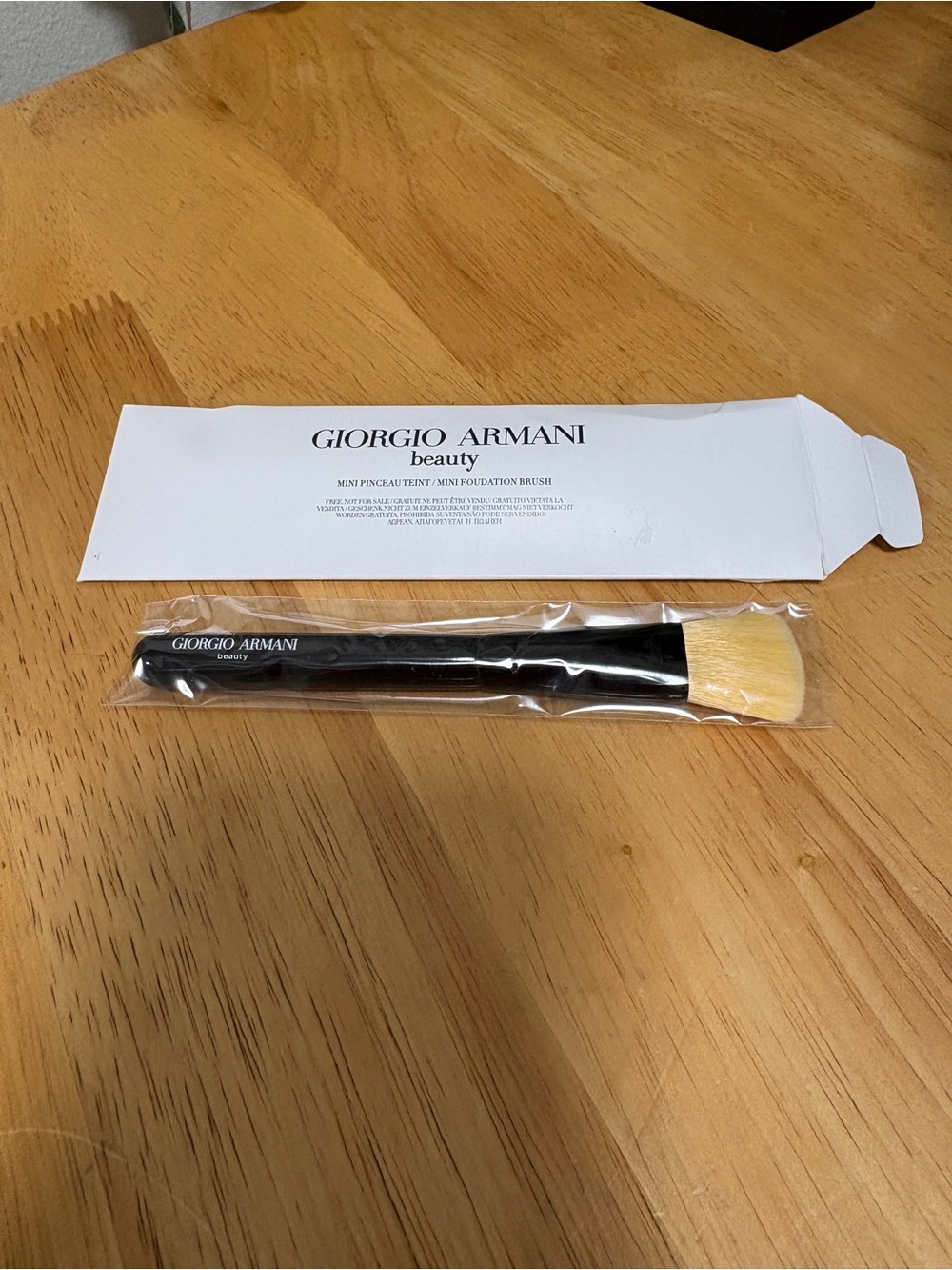 Giorgio Armani Beauty ~Mini Foundation Brush, Soft, GlossyBlack, BNIB, AUTHENTIC